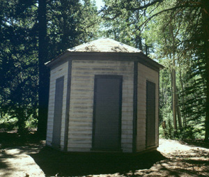 Six sided privy