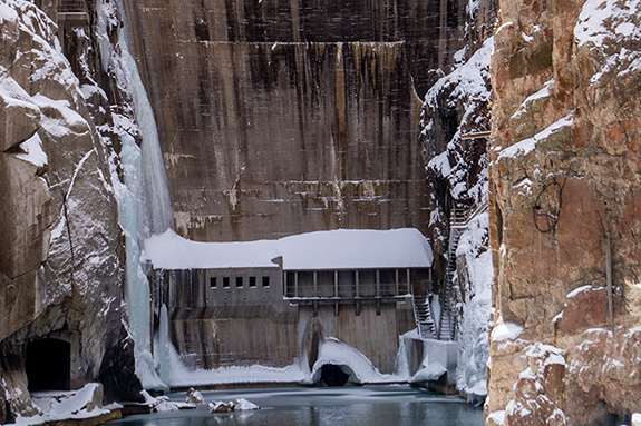 Photo of a dam wall in the winter