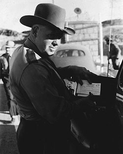 Photo of 1940s Hoover Dam checkpoint