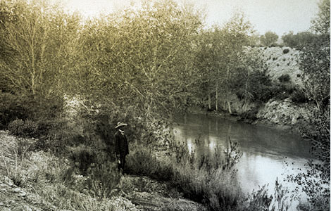 A prehistoric Hohokam canal has been incorporated into the Consolidated Canal in the eastern Salt River Valley, 1906. (Reclamation photograph)