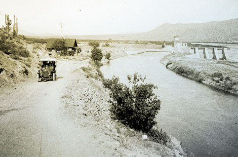 Granite Reef Diversion Dam with outlet for the Arizona Canal around 1910. (Reclamation photograph)
