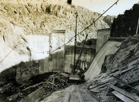 Mormon Flat Dam under construction 1925 (SRP photograph).
