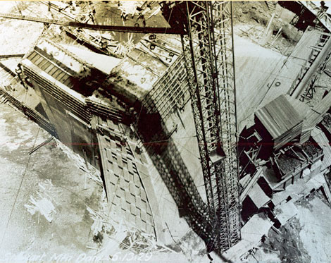 Construction of Stewart Mountain Dam, 1929. (SRP photograph)