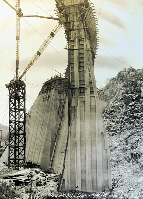 Stewart Mountain Dam construction, 1929. (SRP photograph)