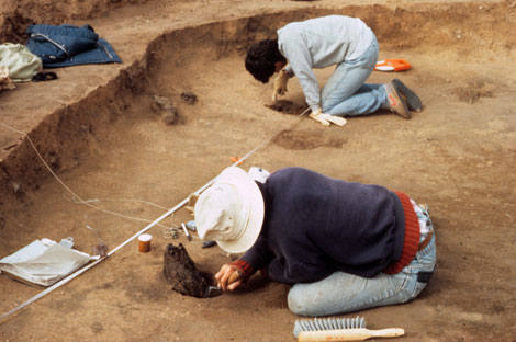 Reclamation archaeologists identified and excavated all significant prehistoric and historic sites prior to construction of the Central Arizona Project. Reclamation photograph.