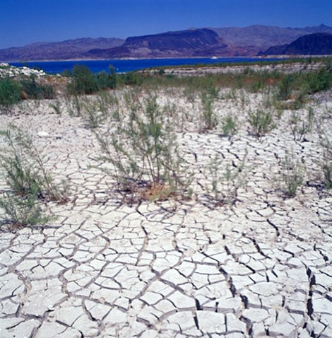 Between January 2000 and December 2010, Lake Mead dropped nearly 128 feet, exposing acres of land that were previously covered by water. (Reclamation photograph)