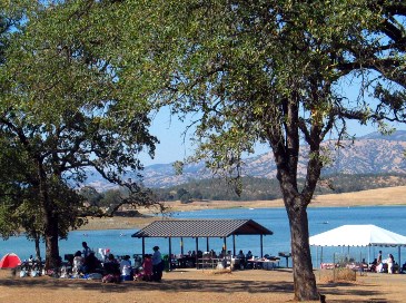 photograph of shade shelter at Acorn Beach; click for larger photo