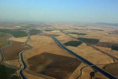 interactive image:  Aerial view of the Delta-Mendota Canal; click for larger photo