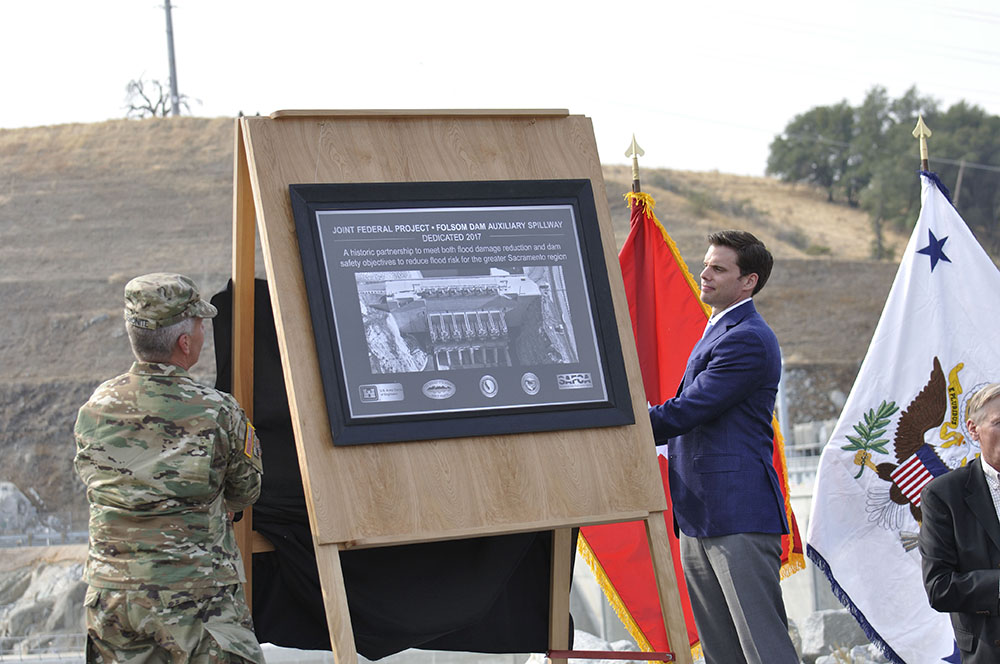 Austin Ewell and Lt. Gen. Semonite reveal the JFP plaque Oct. 17, 2017