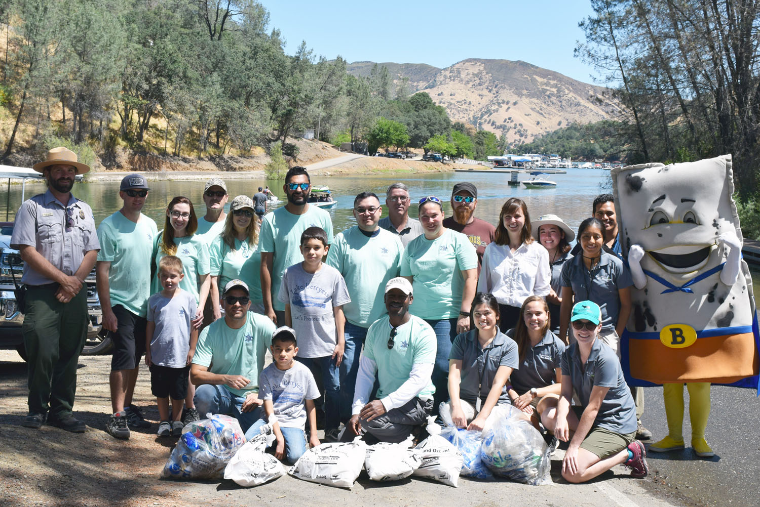 Volunteers for the 2017 Lake Berryessa World Environment Day cleanup