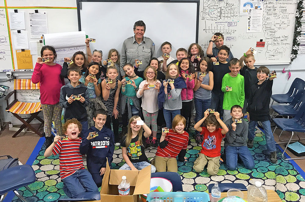 Twain Harte 4th grade students and New Melones Lake Park Ranger Mike McGraw