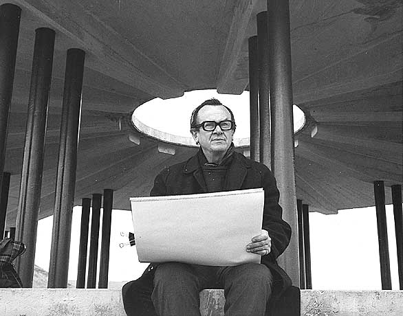 Artist Lester Cooke at Grand Coulee Dam, Washington