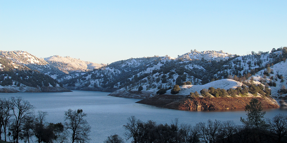 Snowy day at New Melones