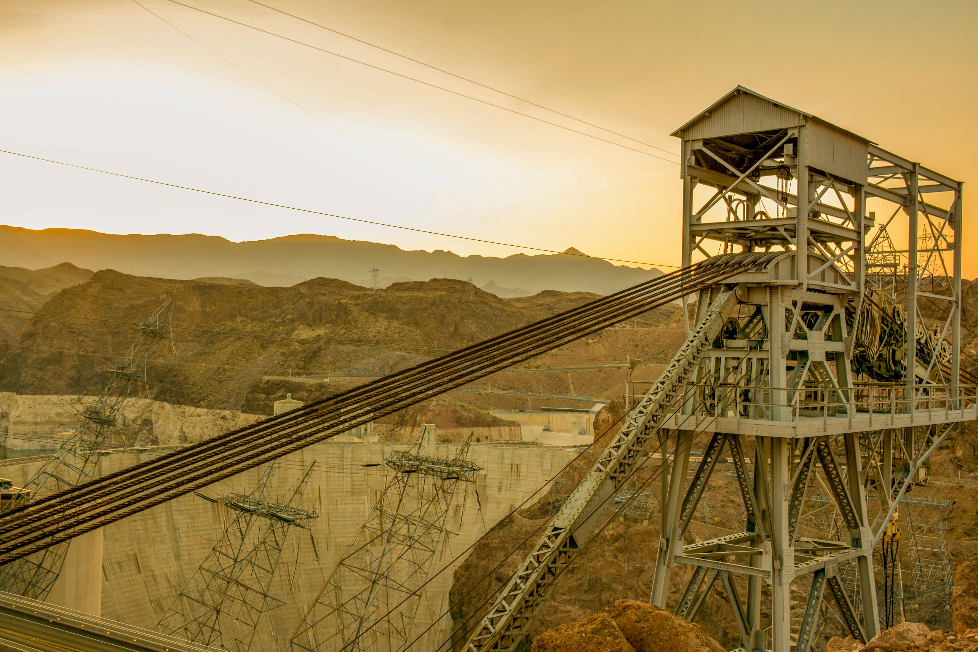 A 150-ton cableway is pictured with the Hoover Dam visible in the background.