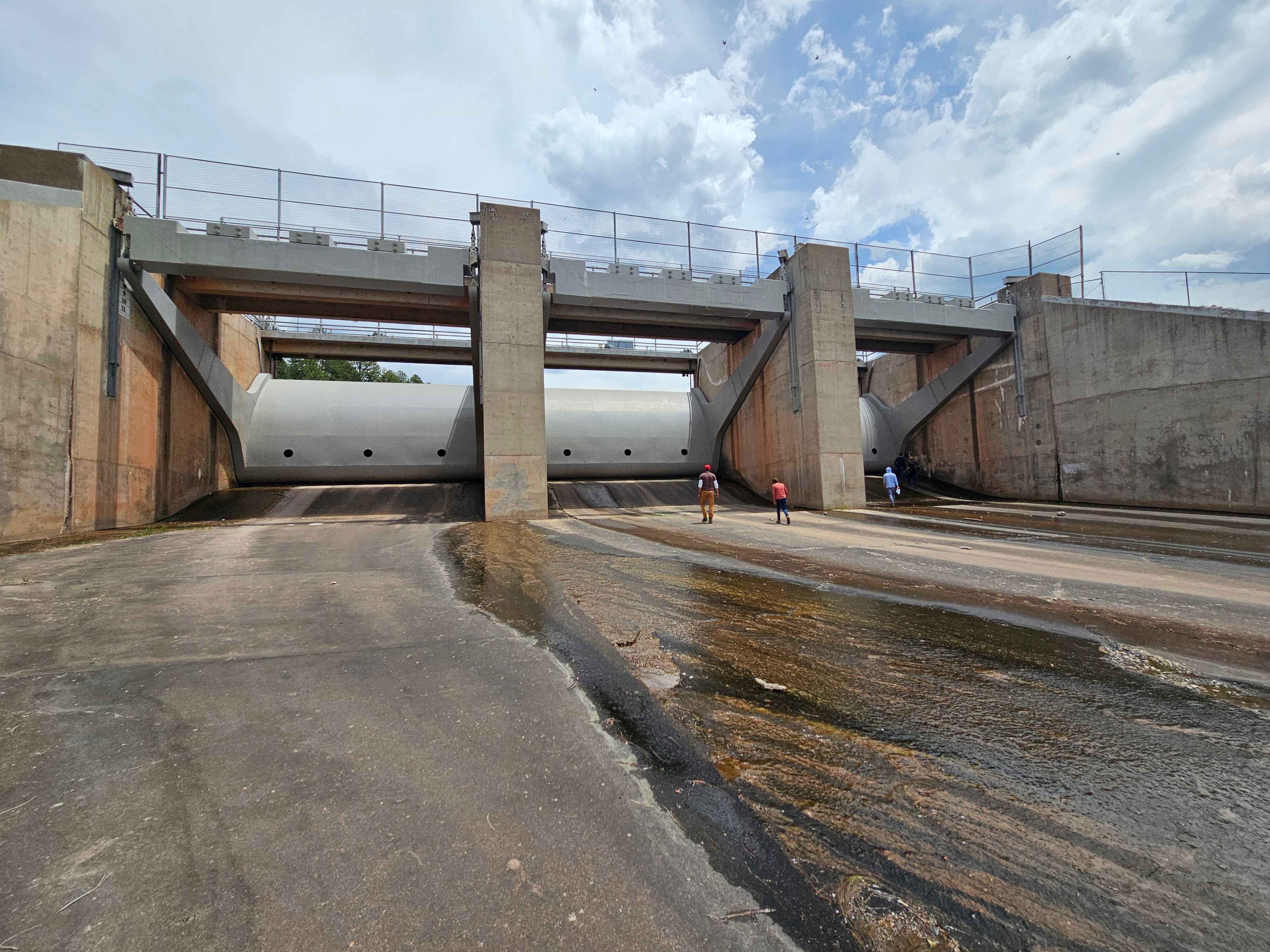 Vallecito Dam spillway and radial gates