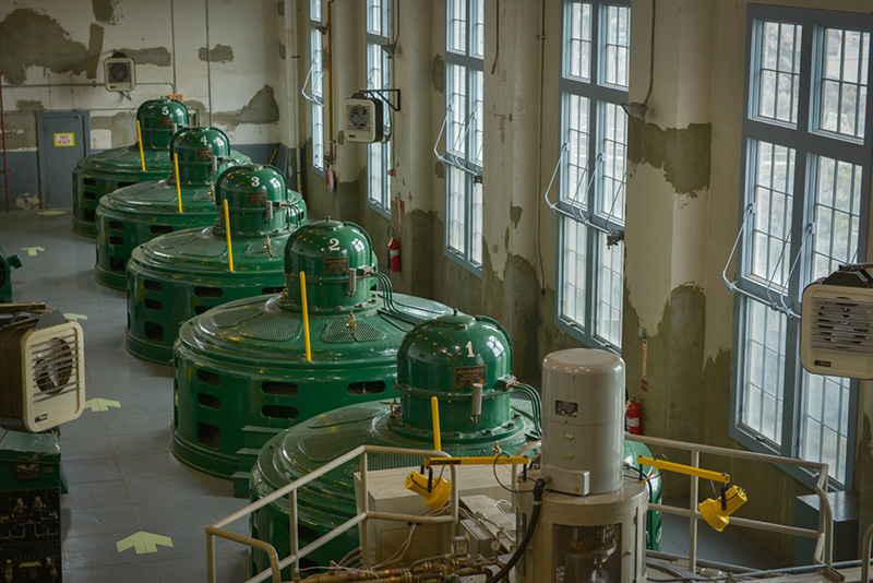 The origional Minidoka Powerplant, the green generators were the originals. They were built from 1909-1910 and were retired from service in 1995.
