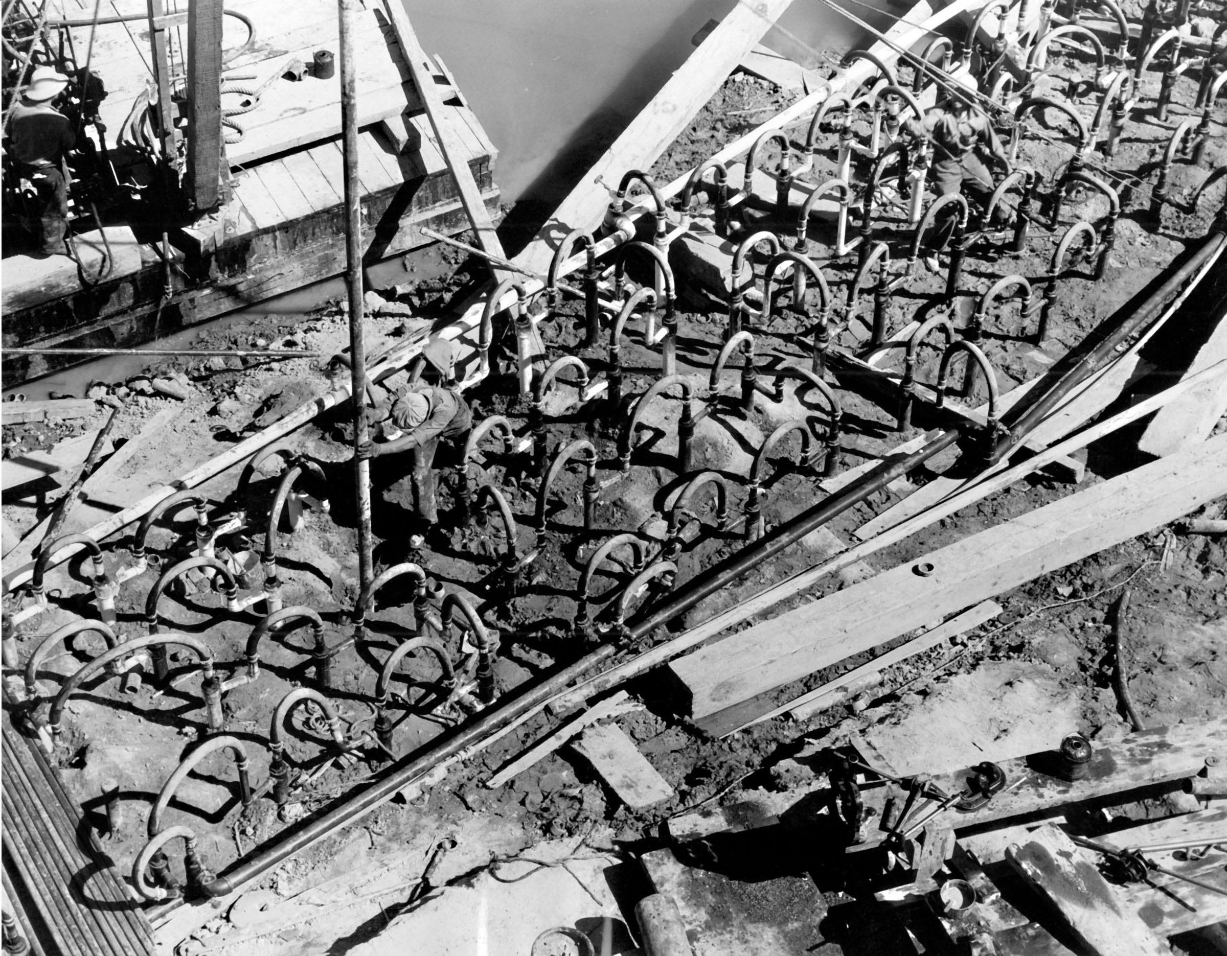 Photo taken August 27, 1936. Close-up of connections on arch area. One point being driven by barge.