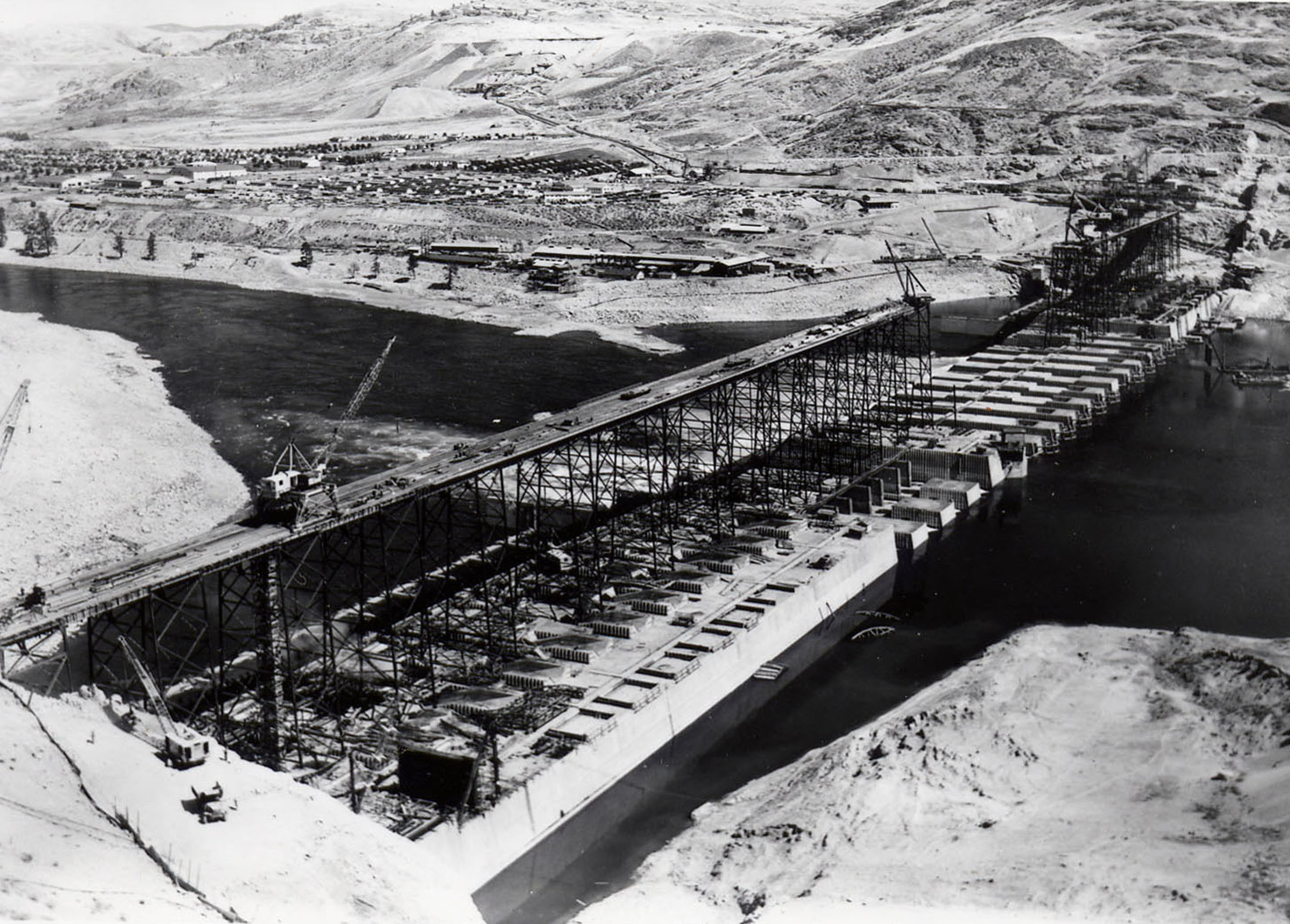 Photo taken August 23, 1938. The high crane trestle at elevation 1180 at Grand Coulee Dam.