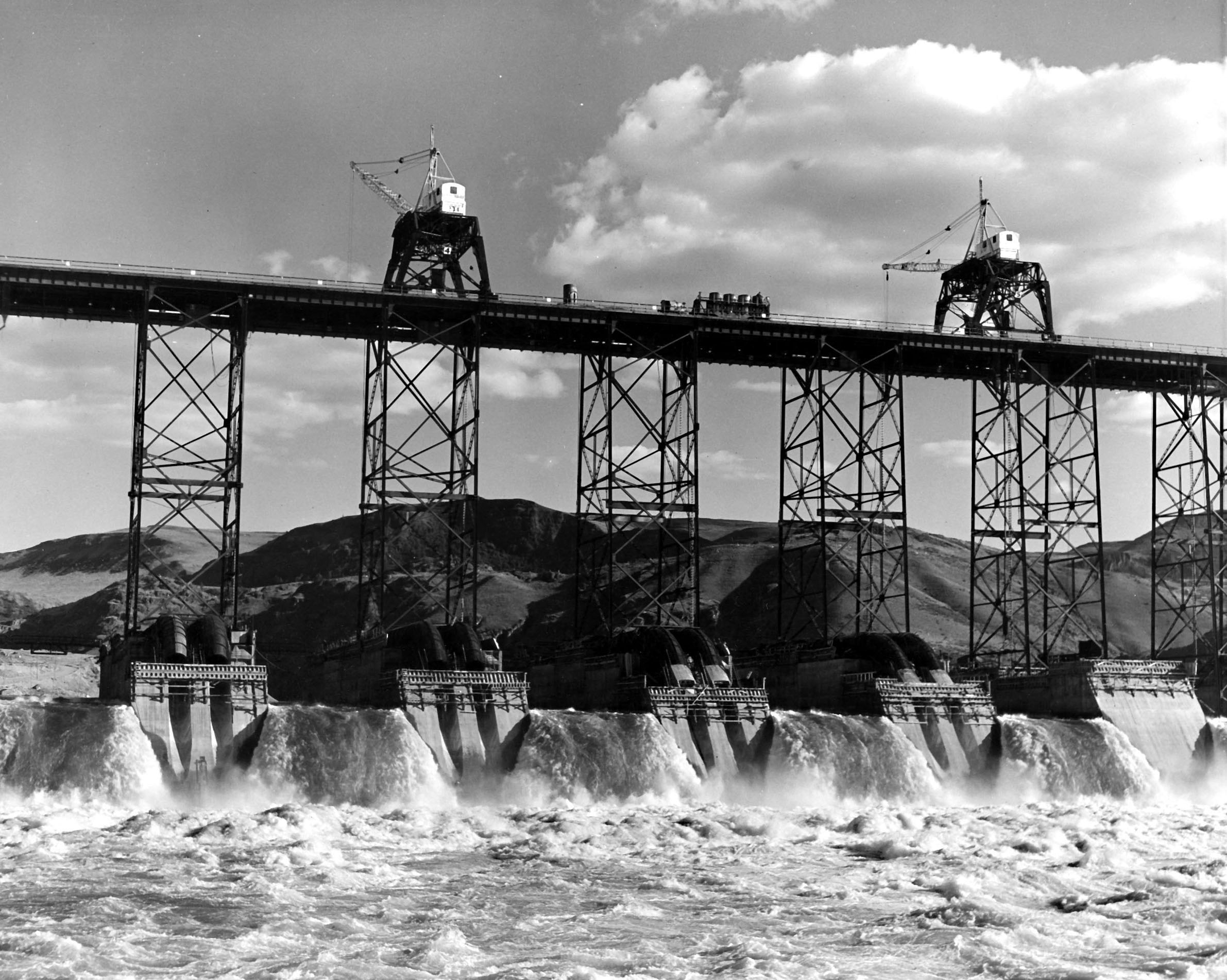 Photo taken Circa 1938. High trestle crain work at Grand Coulee Dam.
