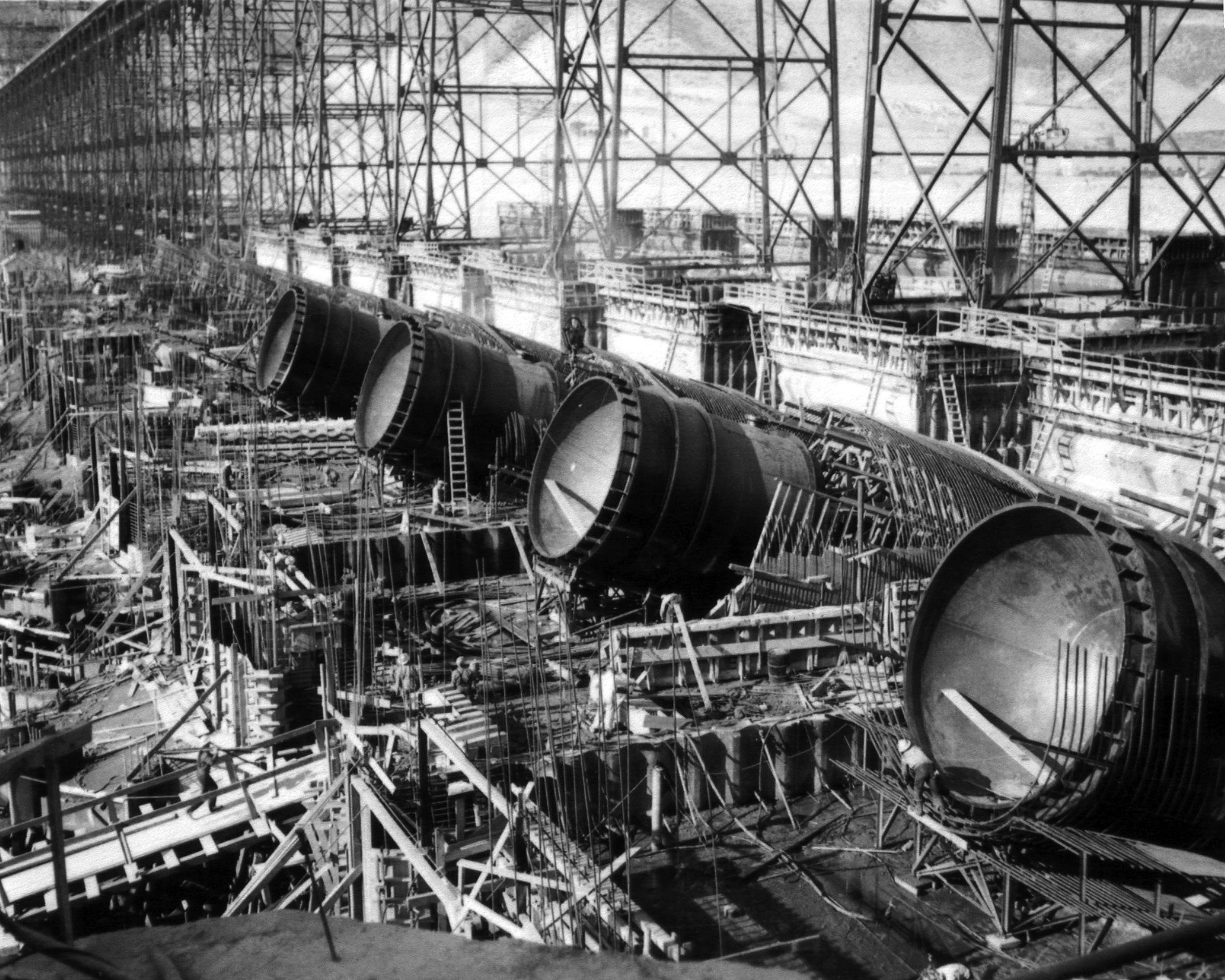 November 26, 1938. The first 18 foot diameter penstock liner sections at Grand Coulee Dam.