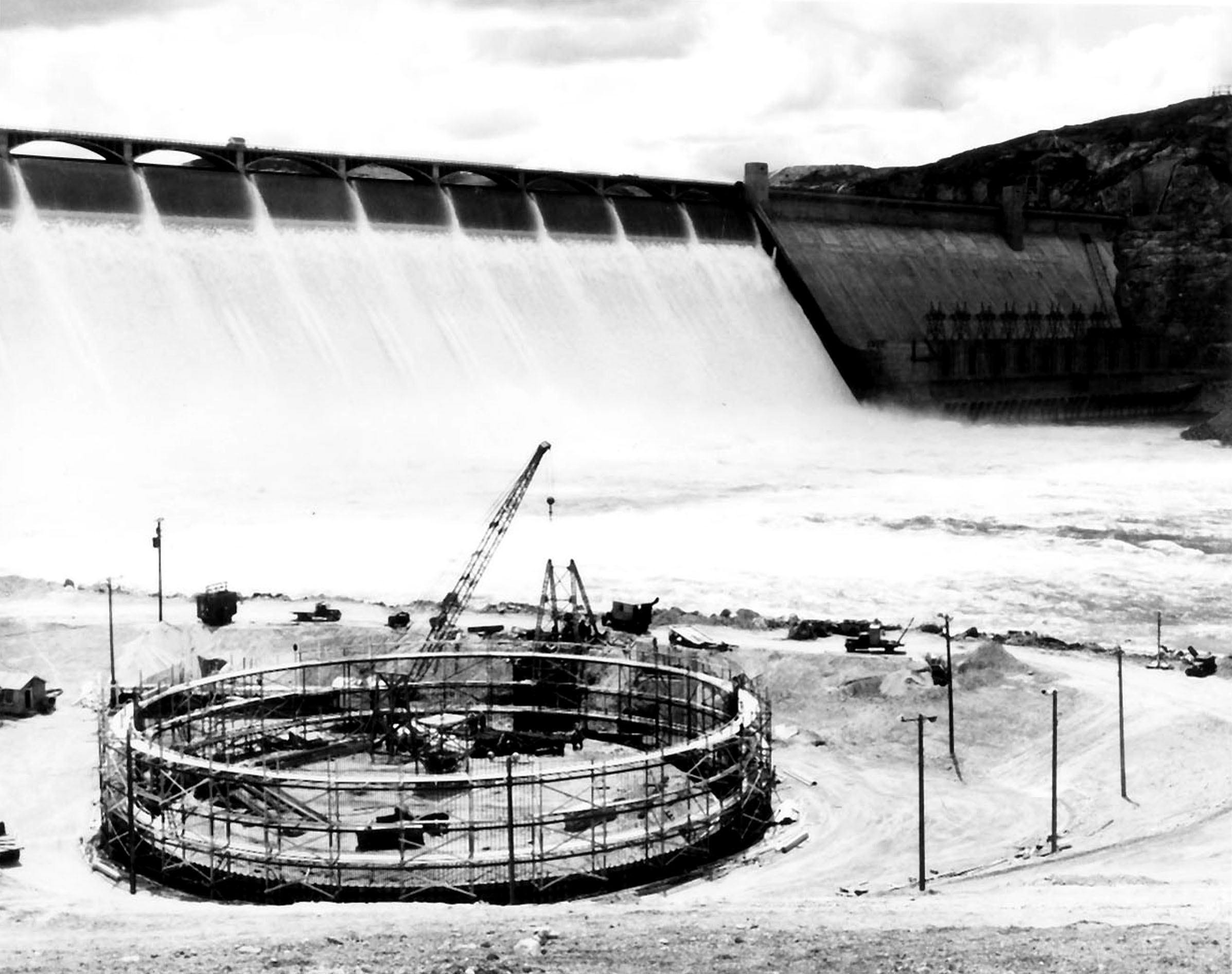 June 2, 1944. Caison graving dock where caison will set. Caison will be used for spillway bucket repair at Grand Coulee Dam.