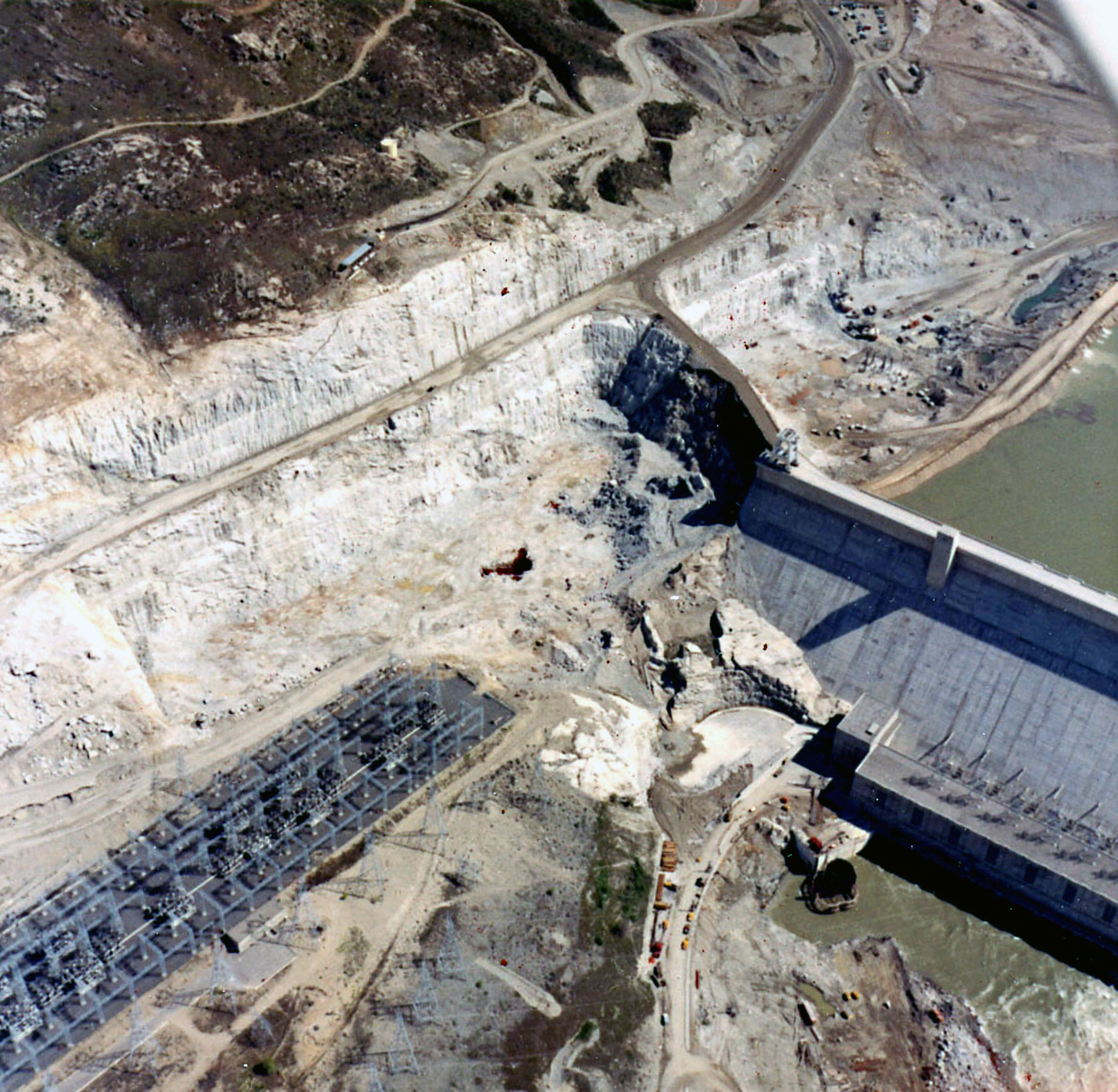 April 9, 1970. Nathaniel Washington Power Plant construction at Grand Coulee Dam.