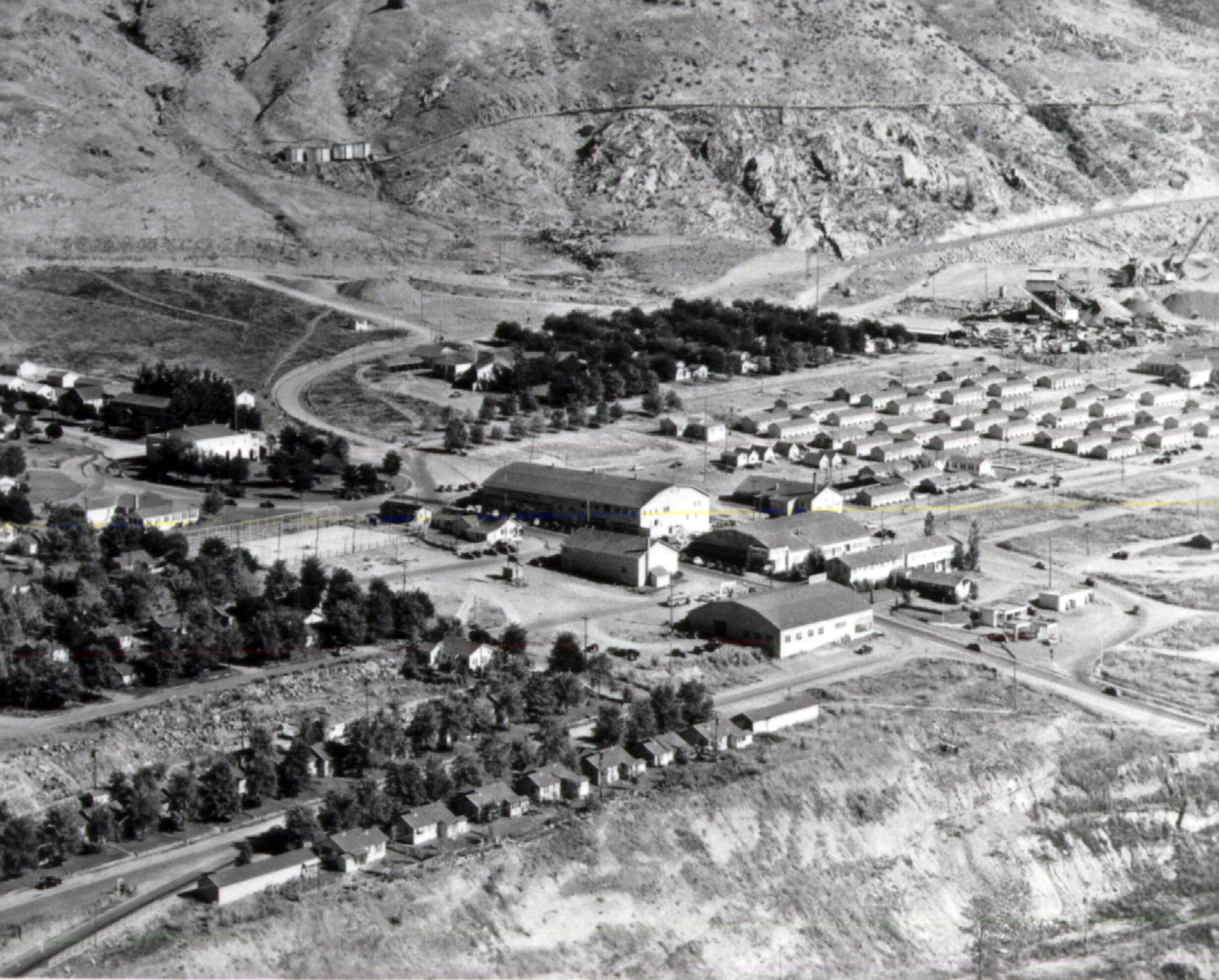 Mason-Walsh-Atkinson-Keir (MWAK), the company that built the foundation for the dam, built Mason City for workers to live in. Named after Silas Mason, MWAK's head, it became the first completely electric city in the nation. 