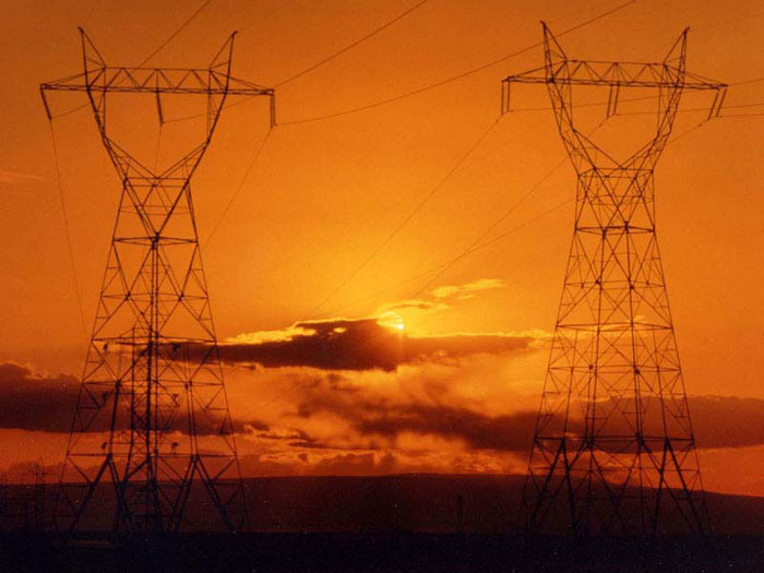 From its headwaters in the Canadian Rockies, the Columbia River descends 2,600 feet during its 1,200-mile journey to the Pacific Ocean. The energy from this falling water is used to create electricity all along the river. Grand Coulee Dam is the cornerstone of this power system, providing electricity for millions of users.