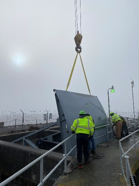 Installation of the Kansas Prairie No. 1 radial gate.