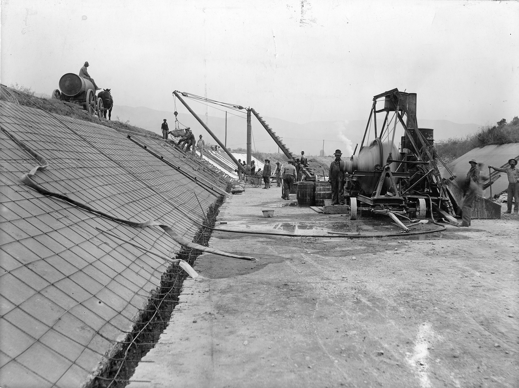 Relining New York Canal to repair break, 2 1/2 miles below headworks. Nov. 24, 1917
