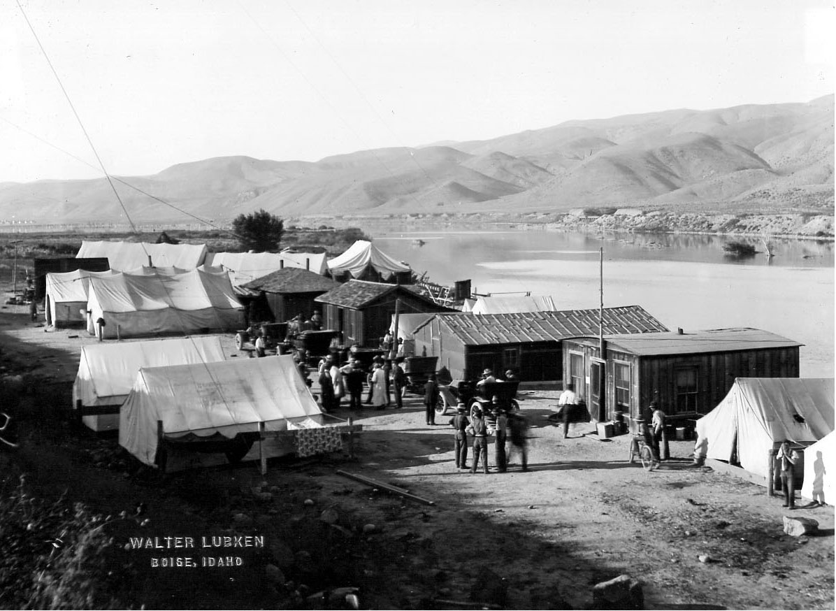 Government forces construction camp below the Boise River Diversion dam on south bank of the river, during construction of powerhouse