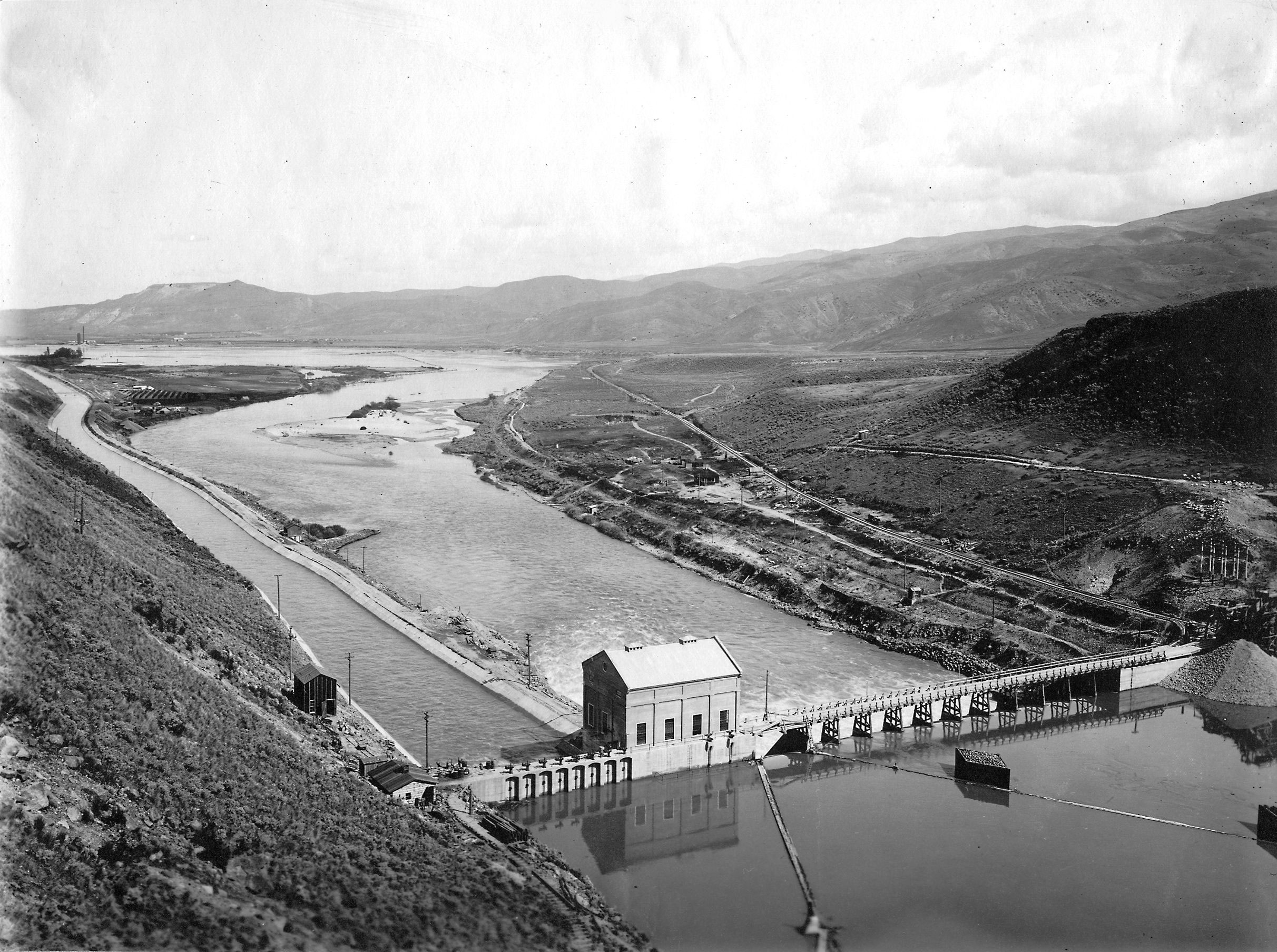 Boise Diversion Dam, view of powerhouse contruction.