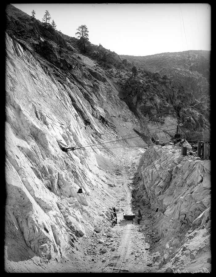 Arrowrock dam site. Spillway trench, upper end, looking upstream.