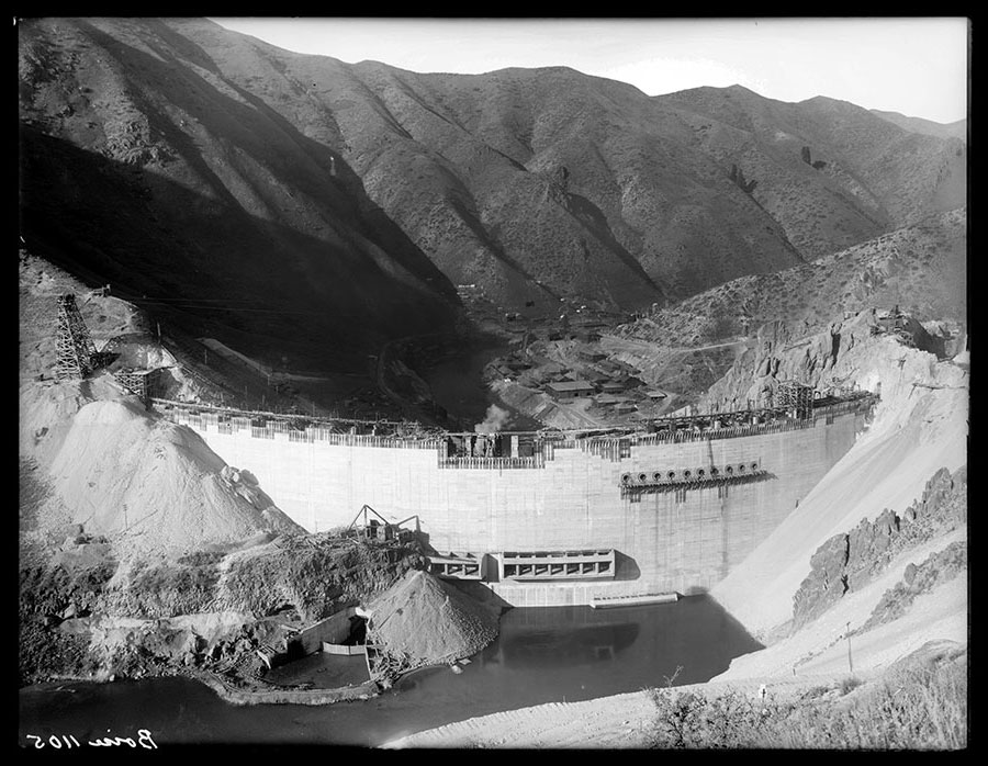 Arrowrock dam site. Dam, downstream, cofferdam and crib across tunnel inlet.