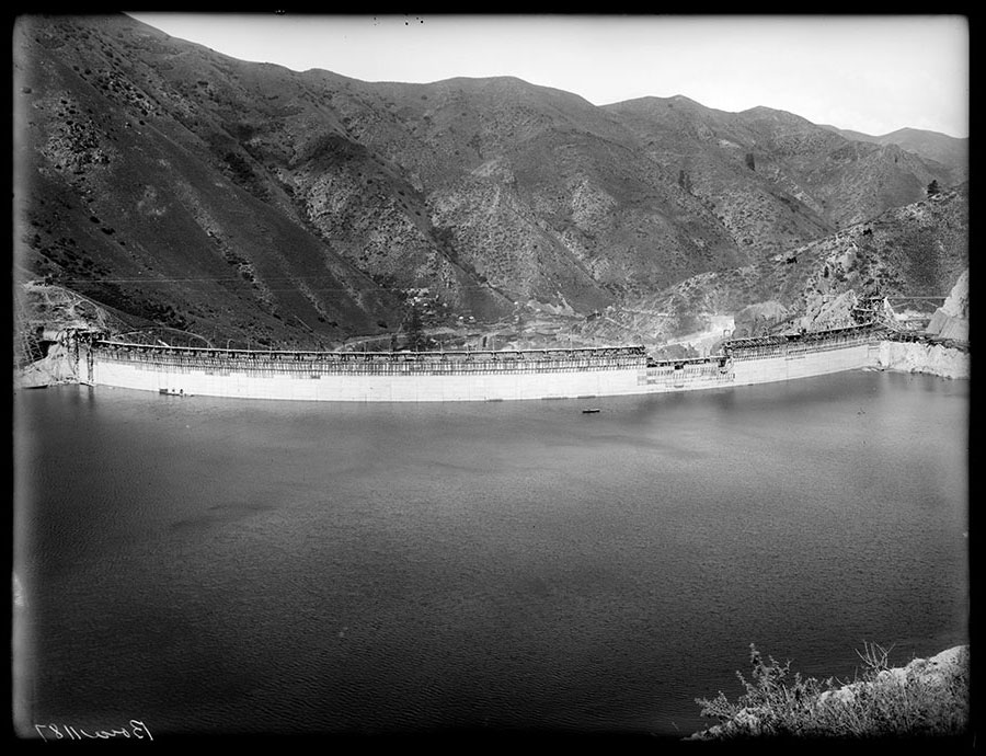 Arrowrock Dam. Dam looking downstream. Note progress of work and storage.