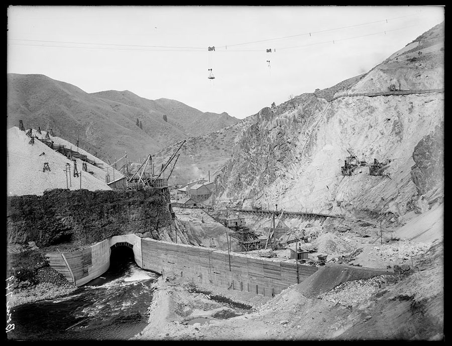Arrowrock Dam. Tunnel inlet and upper cofferdam. Upper cofferdam completed. Steam shovel working on spillway. Progress point lower 3.