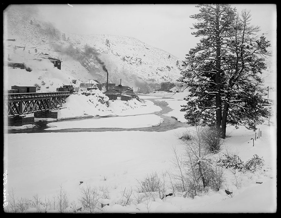 U.S.R.S. train entering Arrowrock camp.