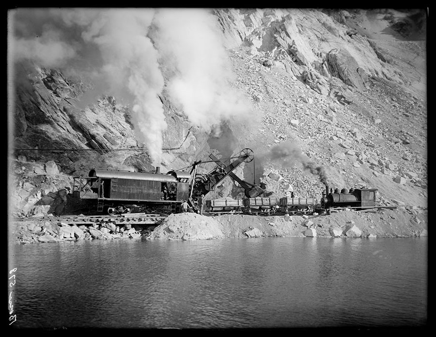Steam shovel, north side of Arrowrock dam site.