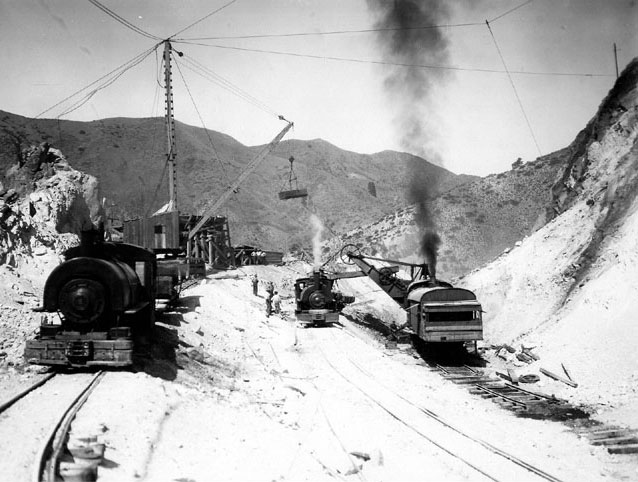 Locomotives and railroad system used in early construction at Arrowrock Dam.