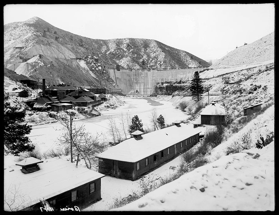 Arrowrock Dam site. Camp, dam and spillway looking upstream.