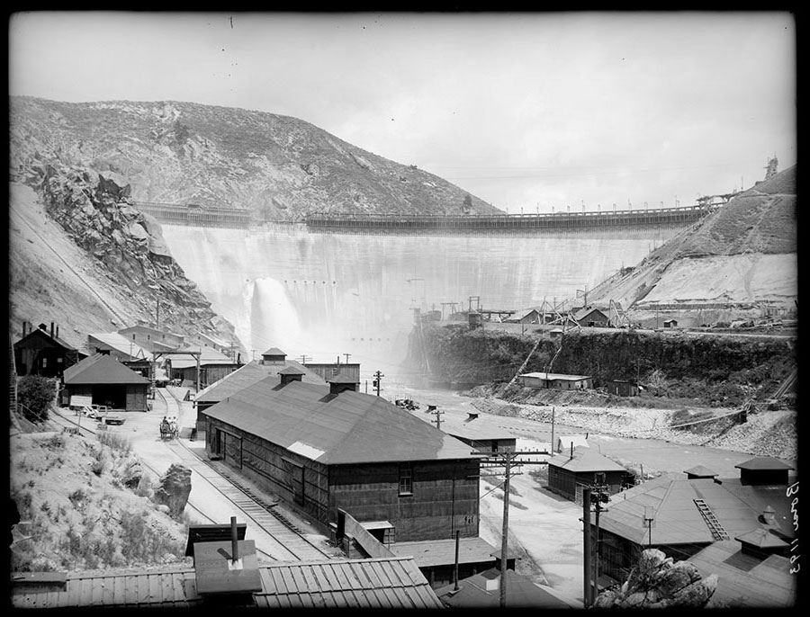 Arrowrock dam, Dam and portion of camp, looking upstream.